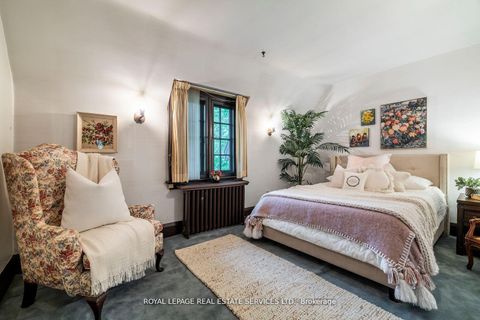 Photo 18 at 18 Queen Marys Drive, Kingsway South, Toronto