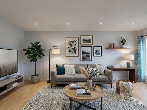 Photo 3 at 37 - 106 Chester Le Boulevard, L'Amoreaux, Toronto