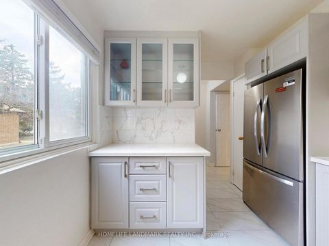 Photo 8 at 37 - 106 Chester Le Boulevard, L'Amoreaux, Toronto