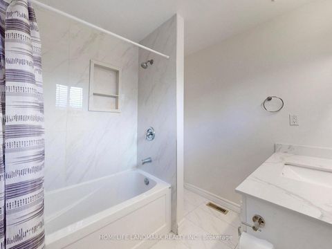 Photo 16 at 37 - 106 Chester Le Boulevard, L'Amoreaux, Toronto