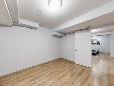 Photo 18 at 37 - 106 Chester Le Boulevard, L'Amoreaux, Toronto