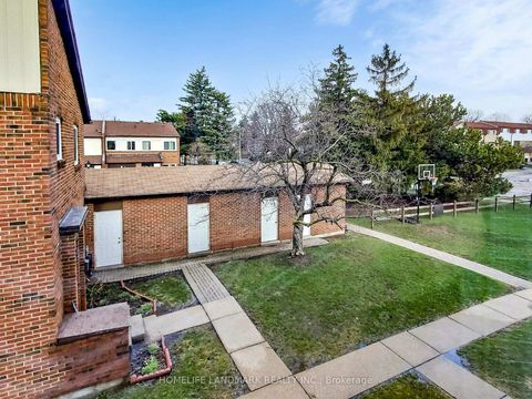 Photo 22 at 37 - 106 Chester Le Boulevard, L'Amoreaux, Toronto