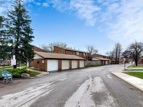 Photo 24 at 37 - 106 Chester Le Boulevard, L'Amoreaux, Toronto