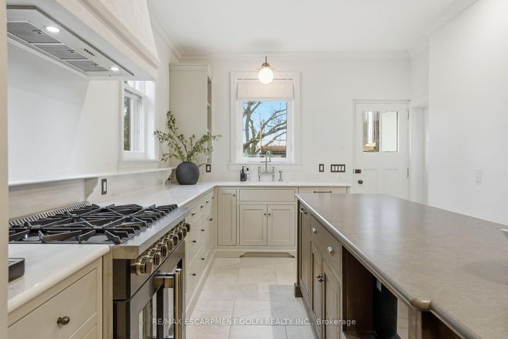 Photo 14 at 18 Inglewood Drive, Durand, Hamilton