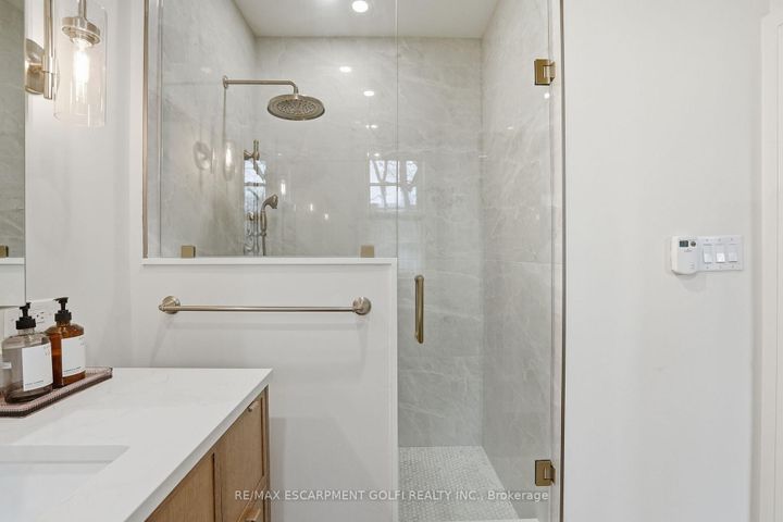 Photo 21 at 18 Inglewood Drive, Durand, Hamilton