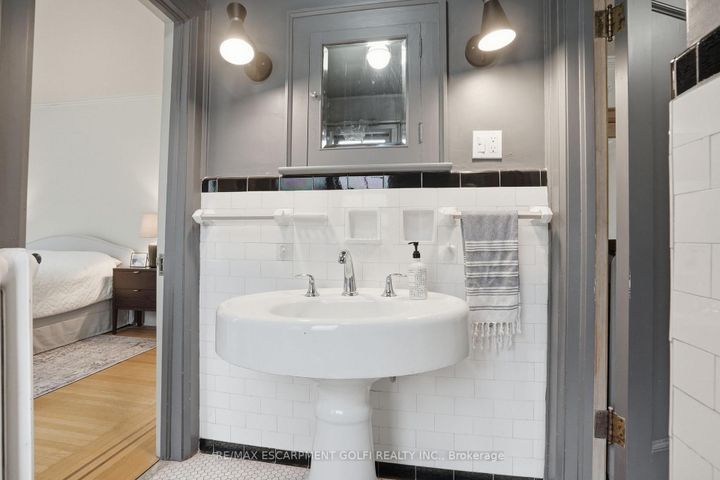 Photo 24 at 18 Inglewood Drive, Durand, Hamilton