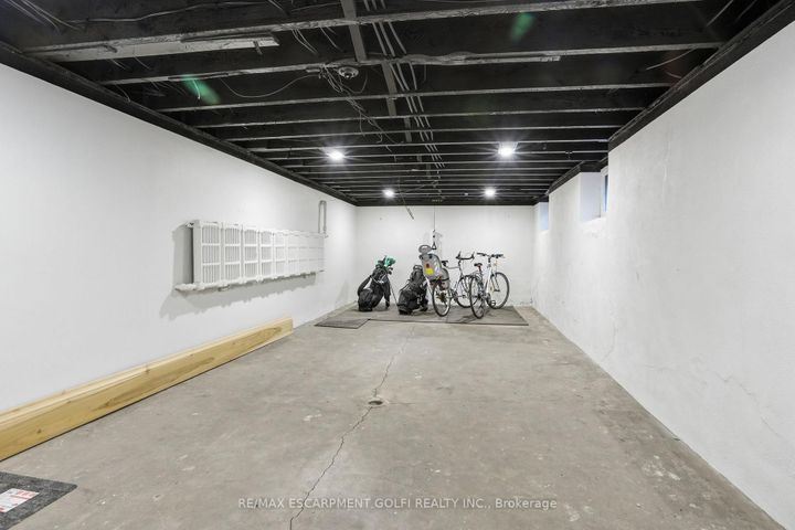 Photo 32 at 18 Inglewood Drive, Durand, Hamilton