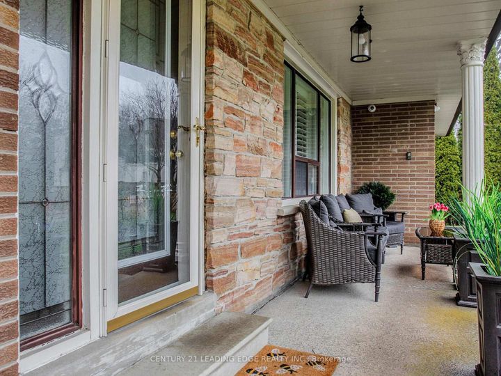 Photo 2 at 8 Miner Circle, Unionville, Markham