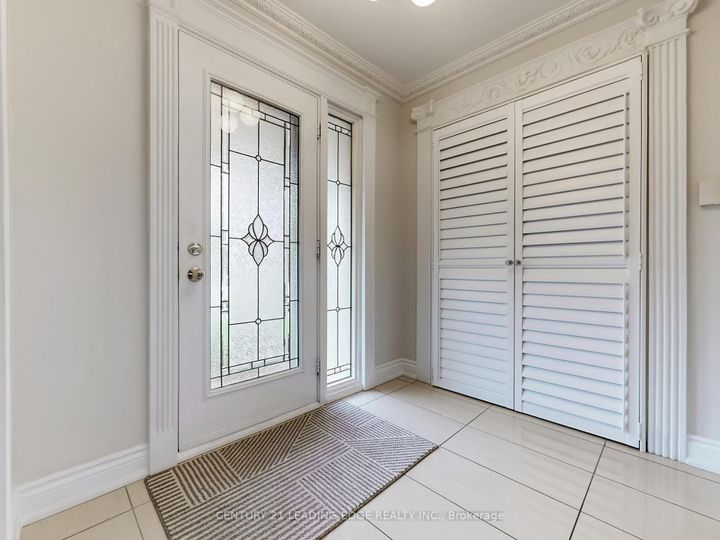 Photo 7 at 8 Miner Circle, Unionville, Markham