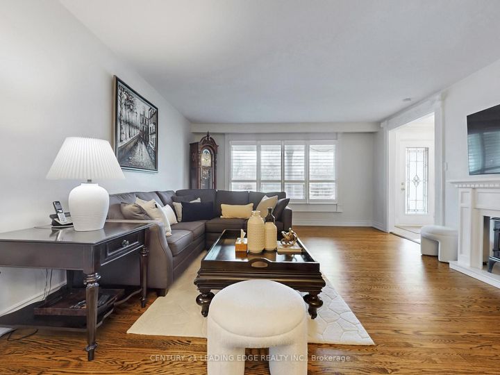 Photo 8 at 8 Miner Circle, Unionville, Markham