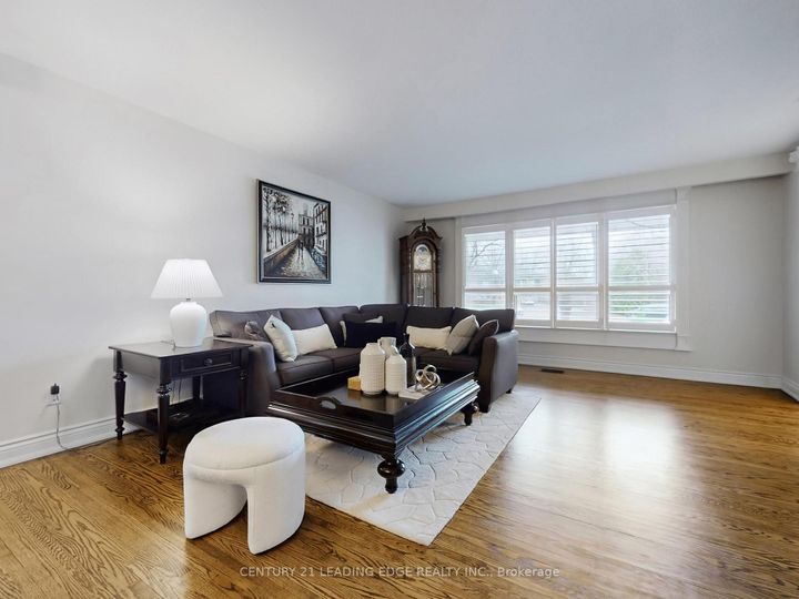 Photo 9 at 8 Miner Circle, Unionville, Markham