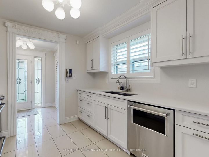 Photo 16 at 8 Miner Circle, Unionville, Markham