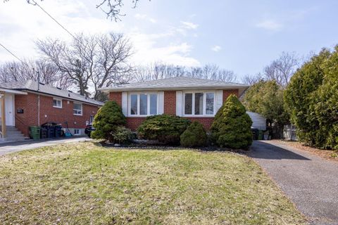 Photo 1 at 14 Hathway Drive, Bendale, Toronto