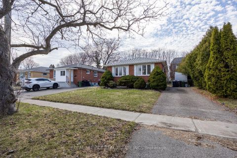 Photo 2 at 14 Hathway Drive, Bendale, Toronto