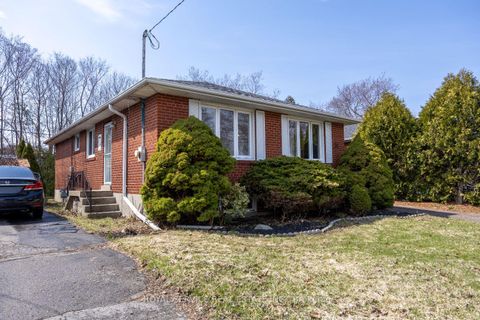 Photo 3 at 14 Hathway Drive, Bendale, Toronto