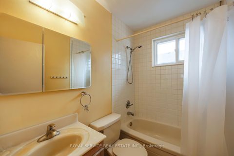 Photo 11 at 14 Hathway Drive, Bendale, Toronto