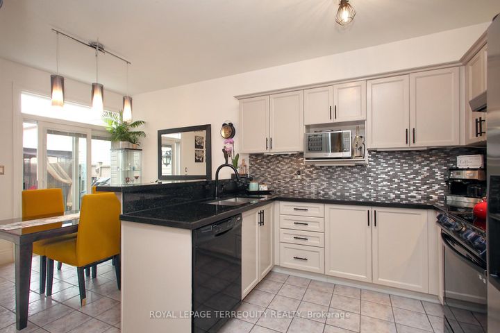 Photo 14 at 471 Woodsmere Crescent, Amberlea, Pickering