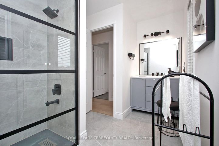 Photo 27 at 471 Woodsmere Crescent, Amberlea, Pickering