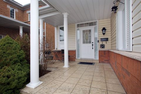 Photo 2 at 471 Woodsmere Crescent, Amberlea, Pickering