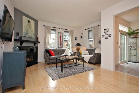 Photo 6 at 471 Woodsmere Crescent, Amberlea, Pickering