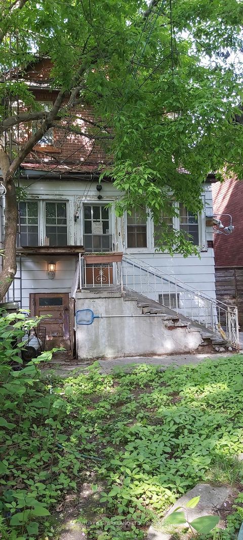 Photo 1 at 74 Kenilworth Avenue, The Beaches, Toronto