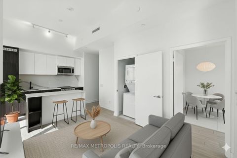 Photo 2 at 815 - 500 Dupont Street, Annex, Toronto