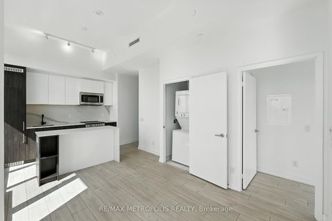 Photo 3 at 815 - 500 Dupont Street, Annex, Toronto