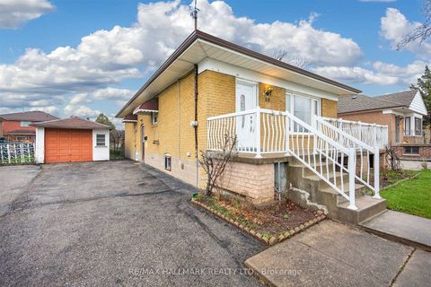 Photo 3 at 50 Dorking Crescent, CFB, Toronto