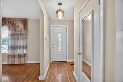 Photo 4 at 50 Dorking Crescent, CFB, Toronto