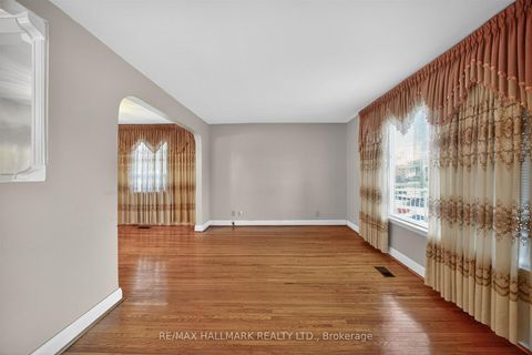 Photo 6 at 50 Dorking Crescent, CFB, Toronto