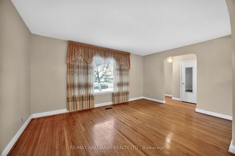 Photo 8 at 50 Dorking Crescent, CFB, Toronto