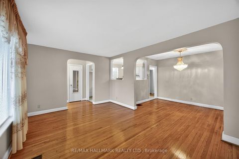 Photo 9 at 50 Dorking Crescent, CFB, Toronto