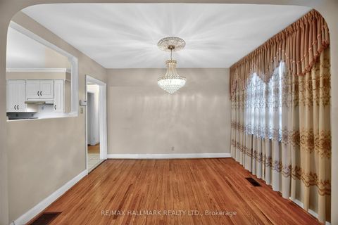 Photo 10 at 50 Dorking Crescent, CFB, Toronto