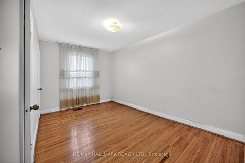 Photo 13 at 50 Dorking Crescent, CFB, Toronto