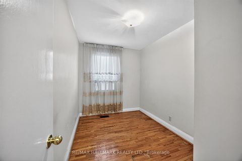Photo 18 at 50 Dorking Crescent, CFB, Toronto