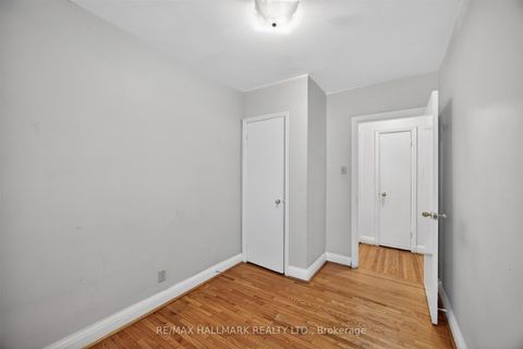 Photo 19 at 50 Dorking Crescent, CFB, Toronto