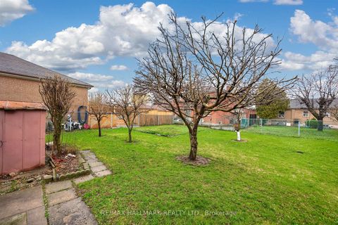 Photo 38 at 50 Dorking Crescent, CFB, Toronto