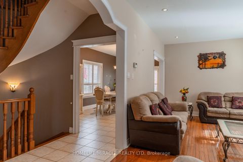 Photo 8 at 31 Water Garden Lane, Sonoma Heights, Vaughan