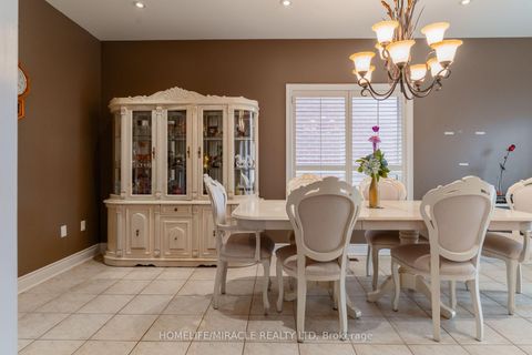 Photo 11 at 31 Water Garden Lane, Sonoma Heights, Vaughan