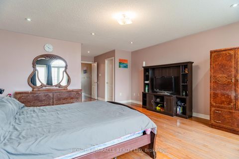 Photo 12 at 31 Water Garden Lane, Sonoma Heights, Vaughan