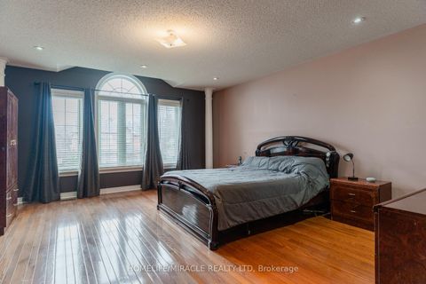 Photo 13 at 31 Water Garden Lane, Sonoma Heights, Vaughan