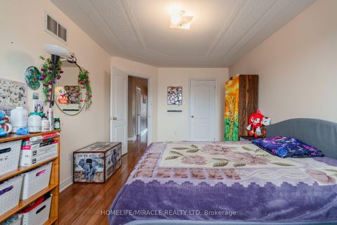 Photo 15 at 31 Water Garden Lane, Sonoma Heights, Vaughan