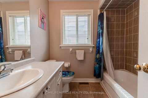 Photo 16 at 31 Water Garden Lane, Sonoma Heights, Vaughan