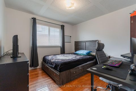 Photo 19 at 31 Water Garden Lane, Sonoma Heights, Vaughan