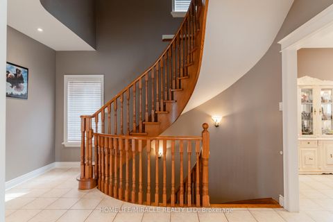 Photo 25 at 31 Water Garden Lane, Sonoma Heights, Vaughan