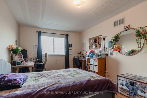 Photo 26 at 31 Water Garden Lane, Sonoma Heights, Vaughan