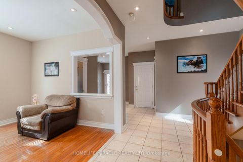 Photo 28 at 31 Water Garden Lane, Sonoma Heights, Vaughan