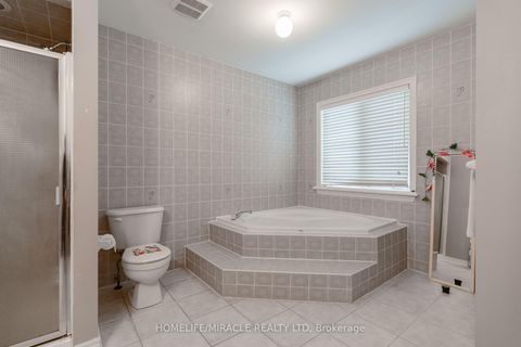 Photo 31 at 31 Water Garden Lane, Sonoma Heights, Vaughan