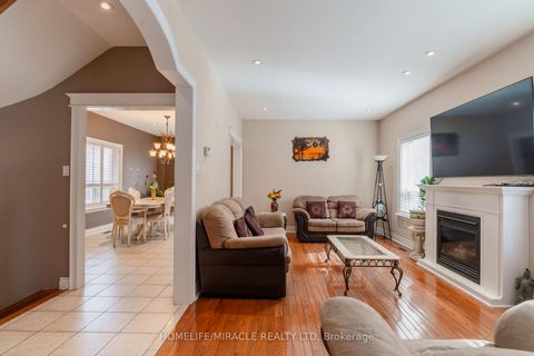 Photo 32 at 31 Water Garden Lane, Sonoma Heights, Vaughan