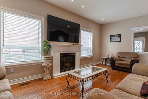 Photo 33 at 31 Water Garden Lane, Sonoma Heights, Vaughan